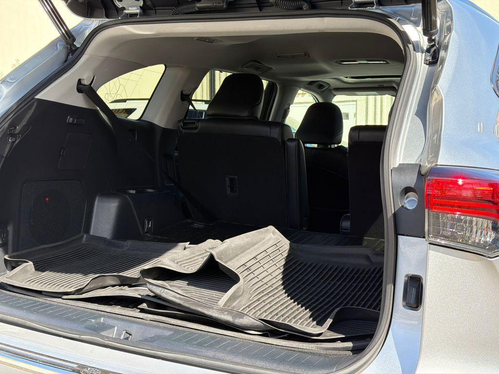 used 2022 Toyota Highlander Hybrid car, priced at $33,000