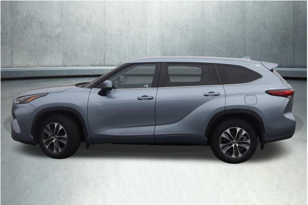 used 2023 Toyota Highlander car, priced at $39,923