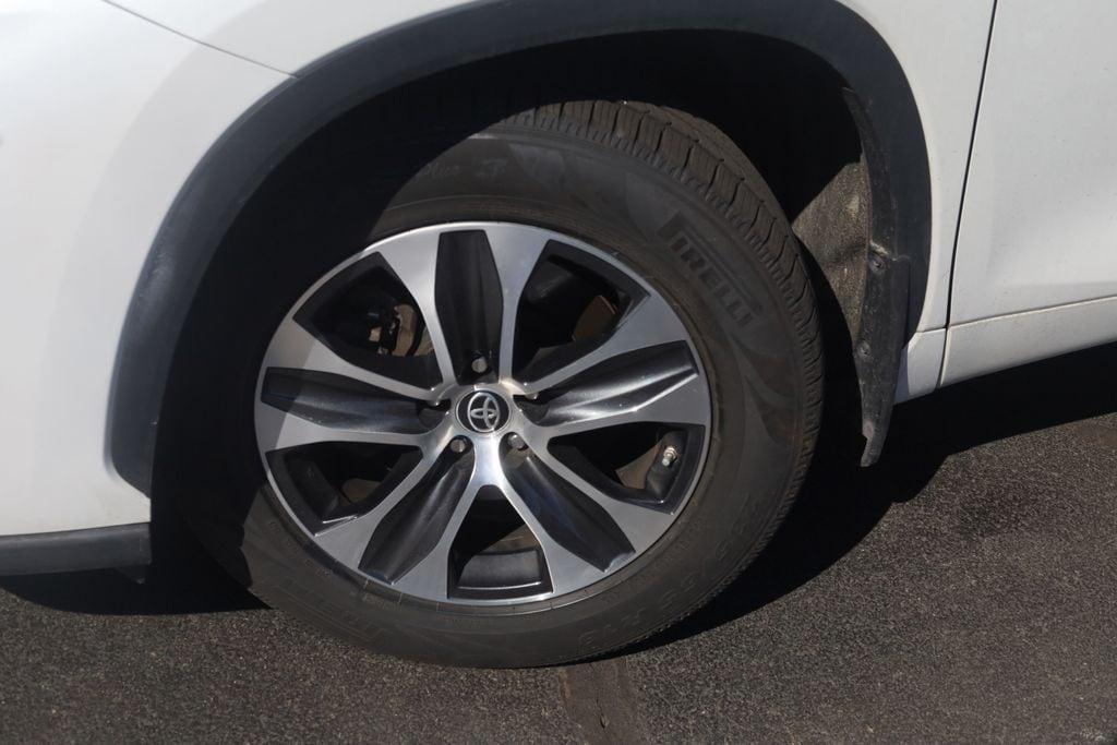 used 2022 Toyota Highlander car, priced at $36,754