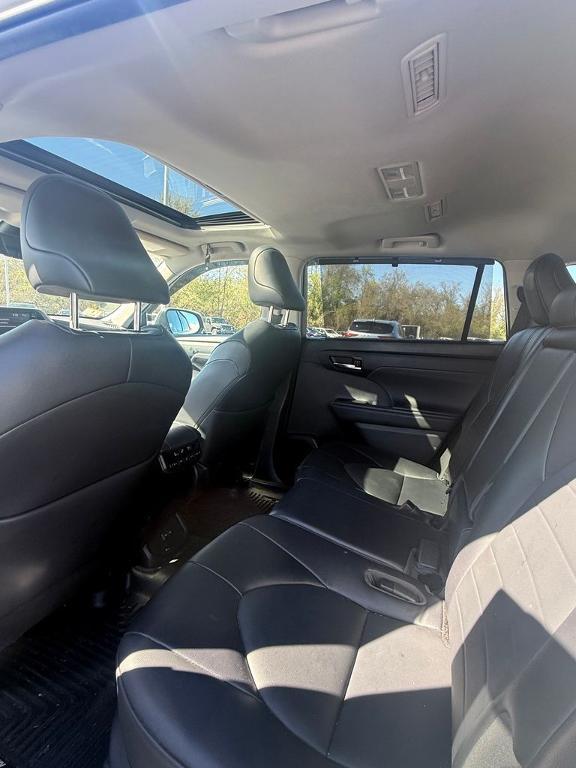 used 2022 Toyota Highlander car, priced at $36,754