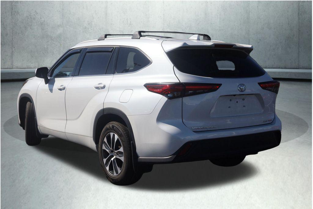 used 2022 Toyota Highlander car, priced at $36,754