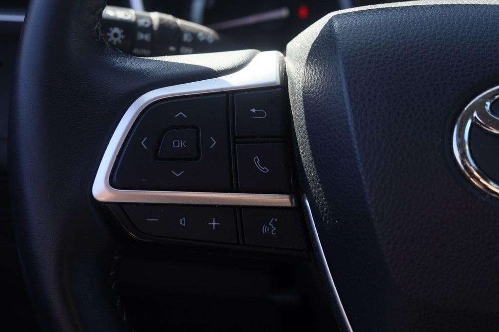 used 2022 Toyota Highlander car, priced at $36,754