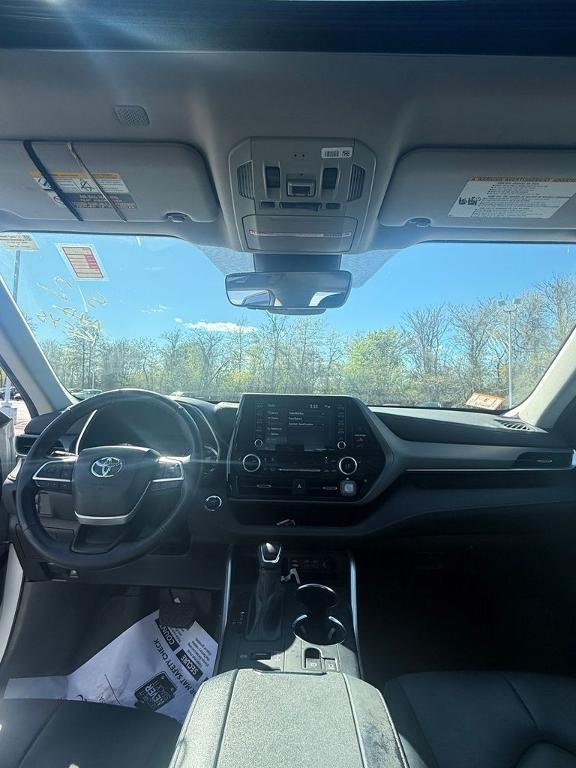 used 2022 Toyota Highlander car, priced at $36,754