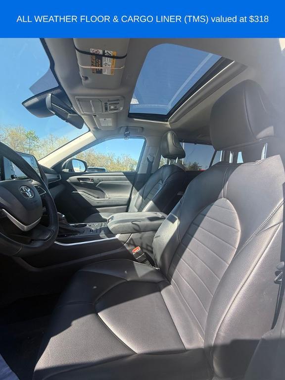 used 2022 Toyota Highlander car, priced at $36,754