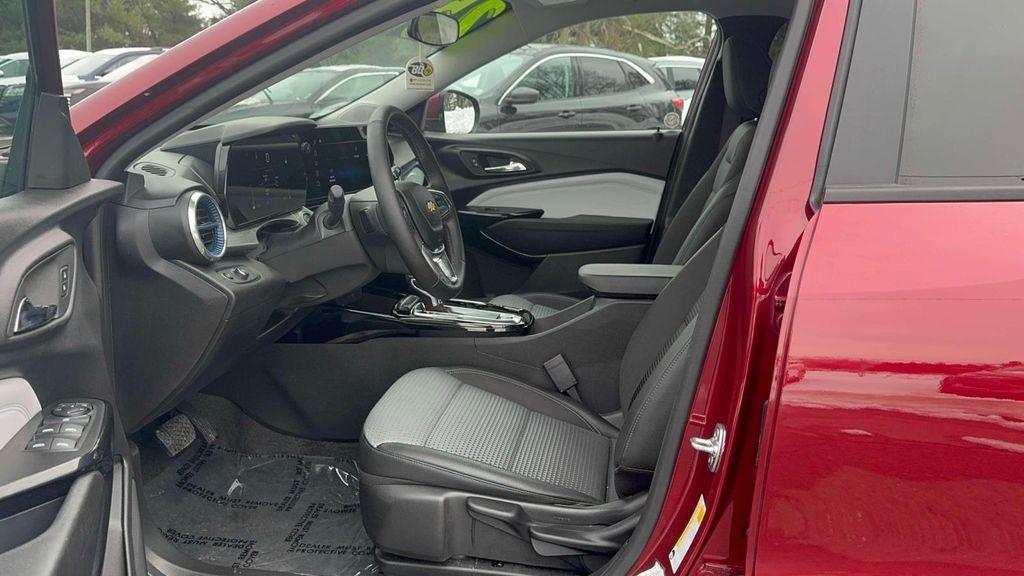 used 2025 Chevrolet Trax car, priced at $18,995
