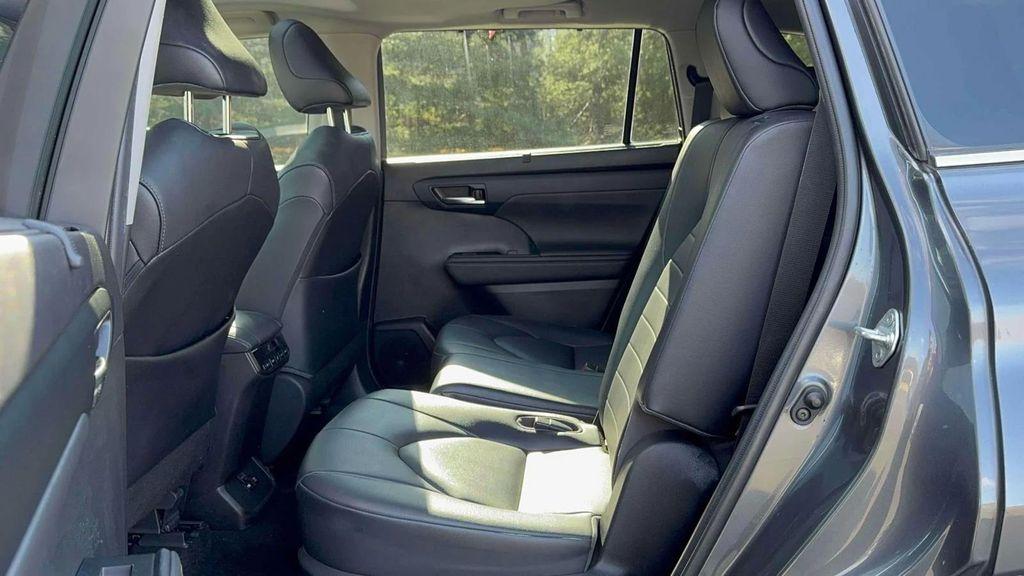 used 2020 Toyota Highlander car, priced at $25,995