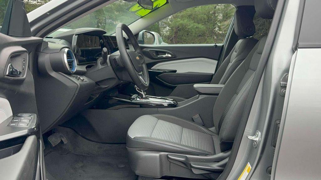 used 2025 Chevrolet Trax car, priced at $19,395