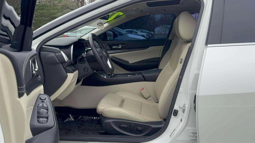 used 2023 Nissan Maxima car, priced at $31,995