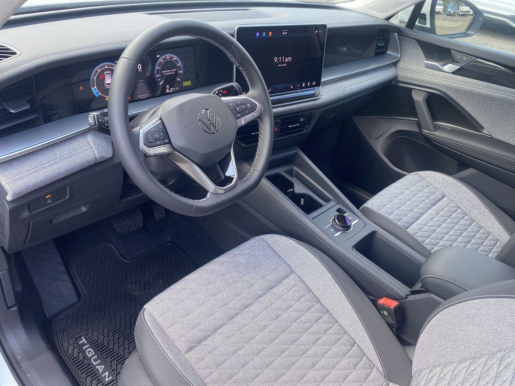 new 2025 Volkswagen Tiguan car, priced at $32,382