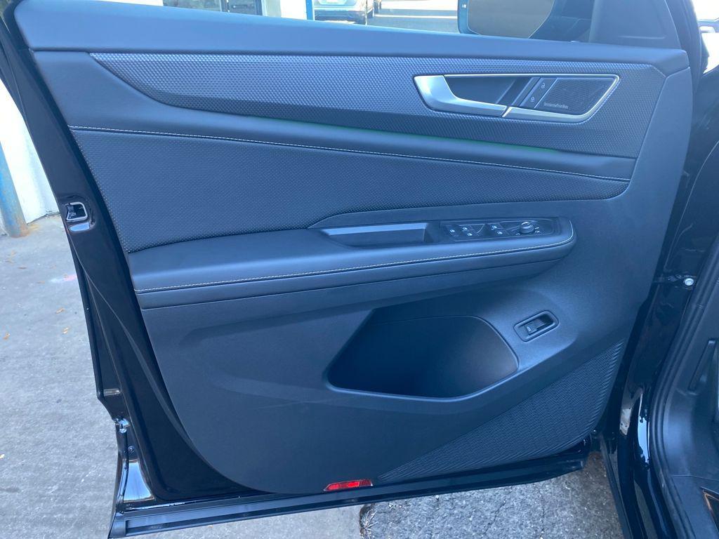 new 2026 Volkswagen Atlas Cross Sport car, priced at $56,408