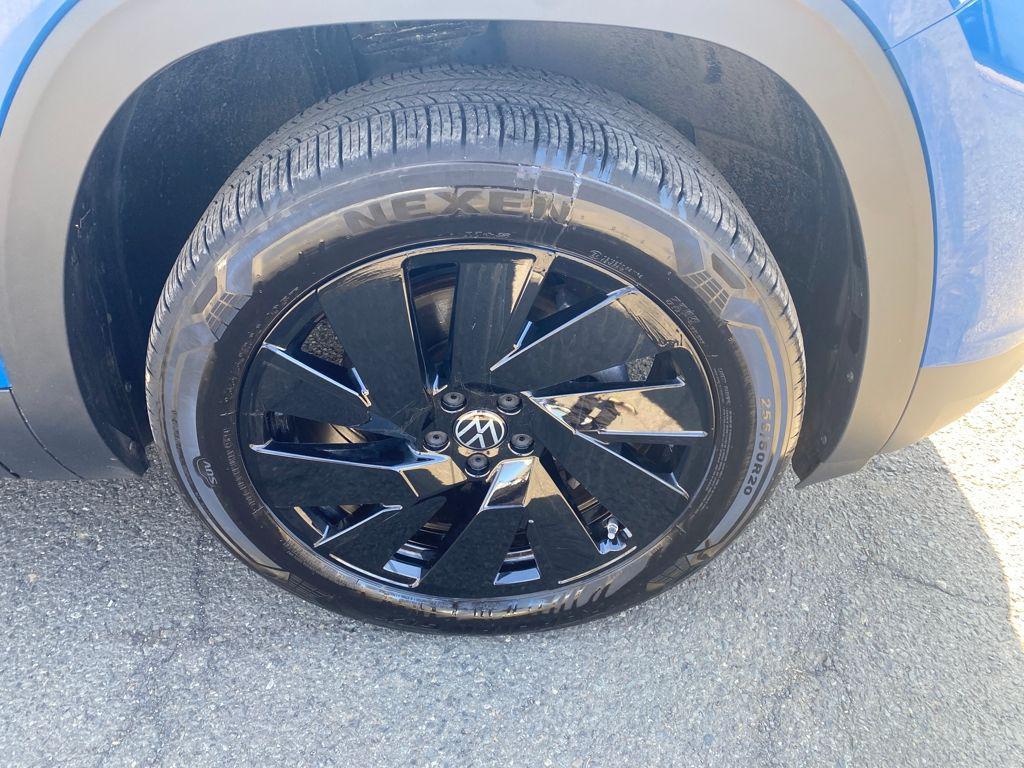 used 2025 Volkswagen Atlas car, priced at $35,888