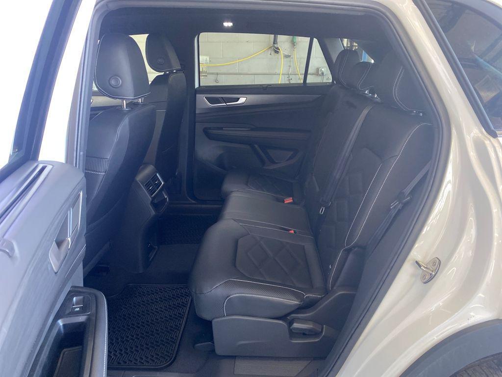 new 2026 Volkswagen Atlas Cross Sport car, priced at $49,627