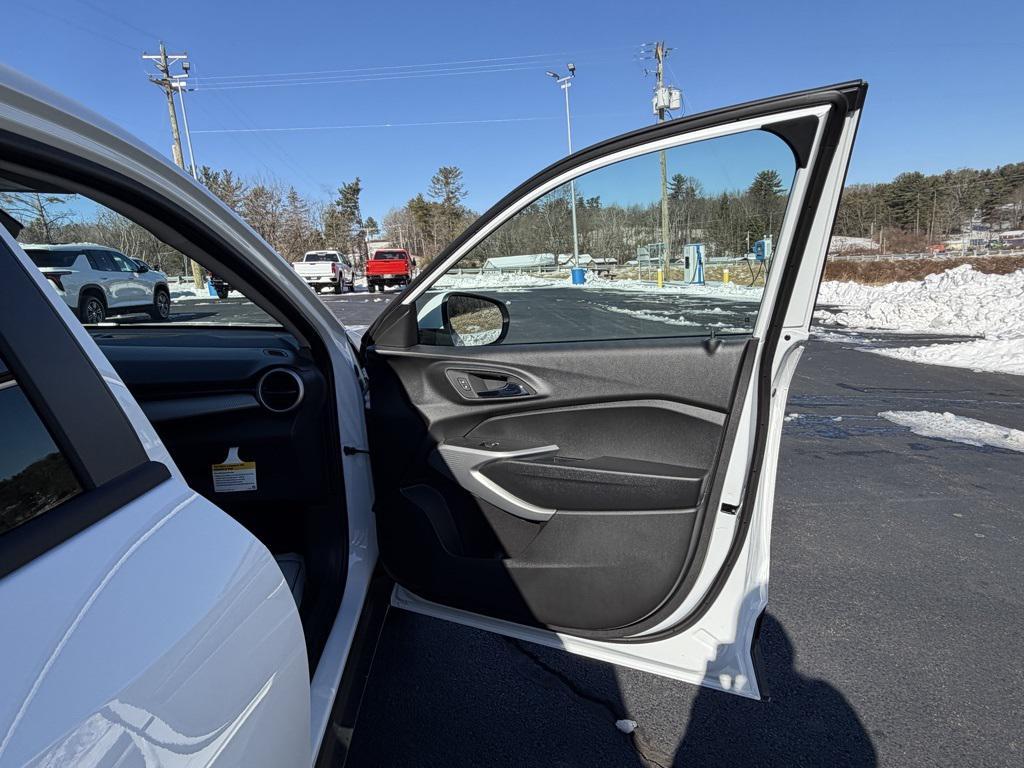 new 2026 Chevrolet Trax car, priced at $25,995