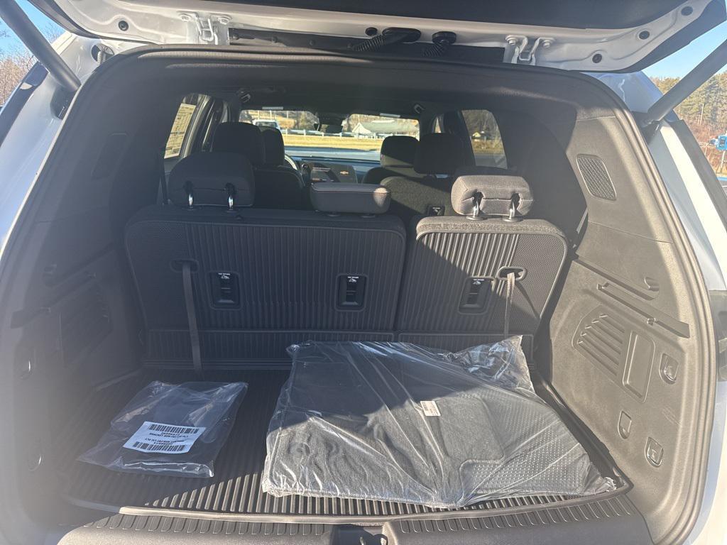 new 2026 Chevrolet Traverse car, priced at $47,107