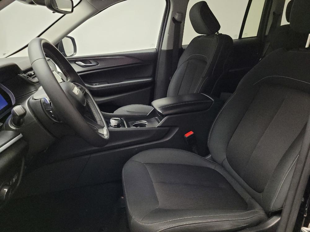 used 2024 Jeep Grand Cherokee car, priced at $25,995