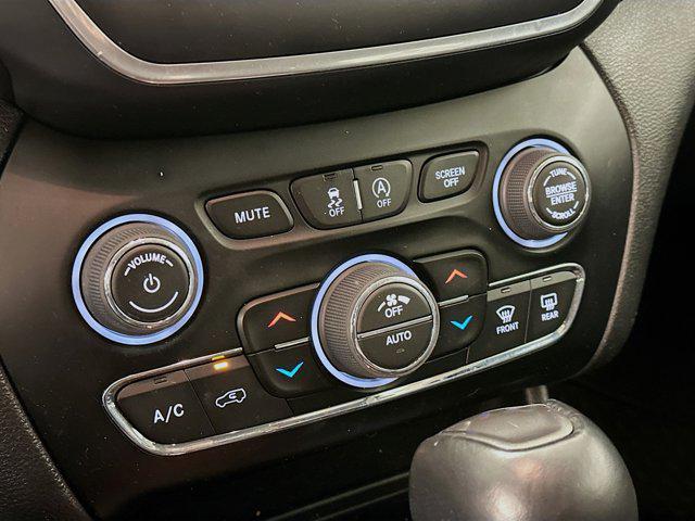 used 2023 Jeep Cherokee car, priced at $19,996