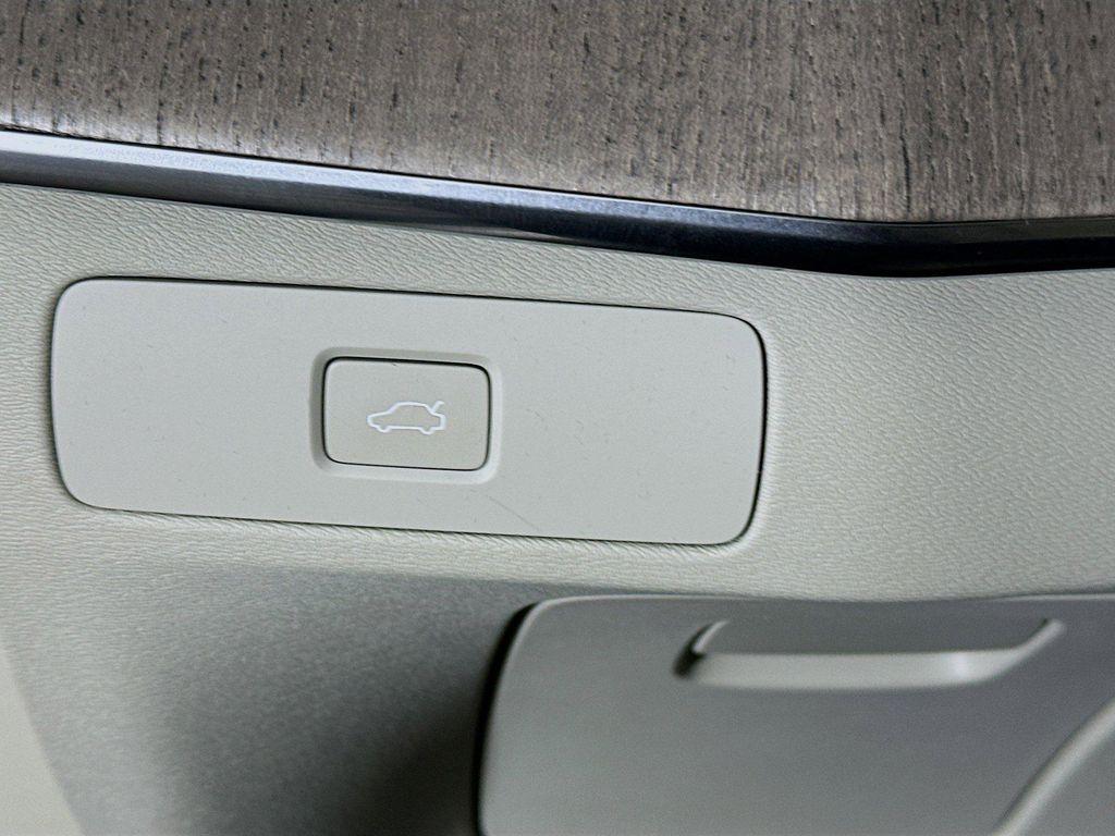 used 2024 Volvo XC90 car, priced at $37,997