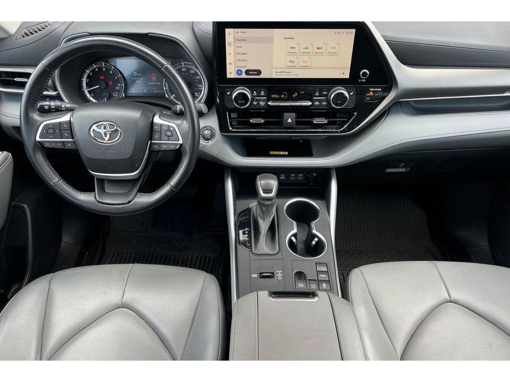 used 2023 Toyota Highlander car, priced at $37,999