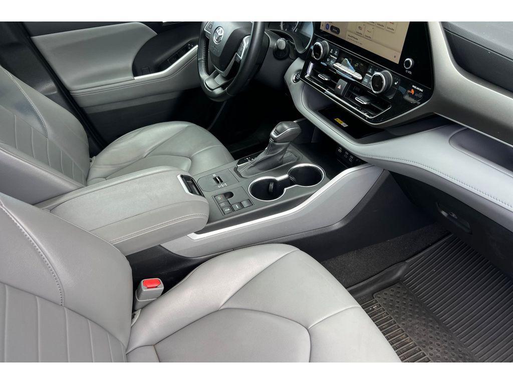 used 2023 Toyota Highlander car, priced at $37,999