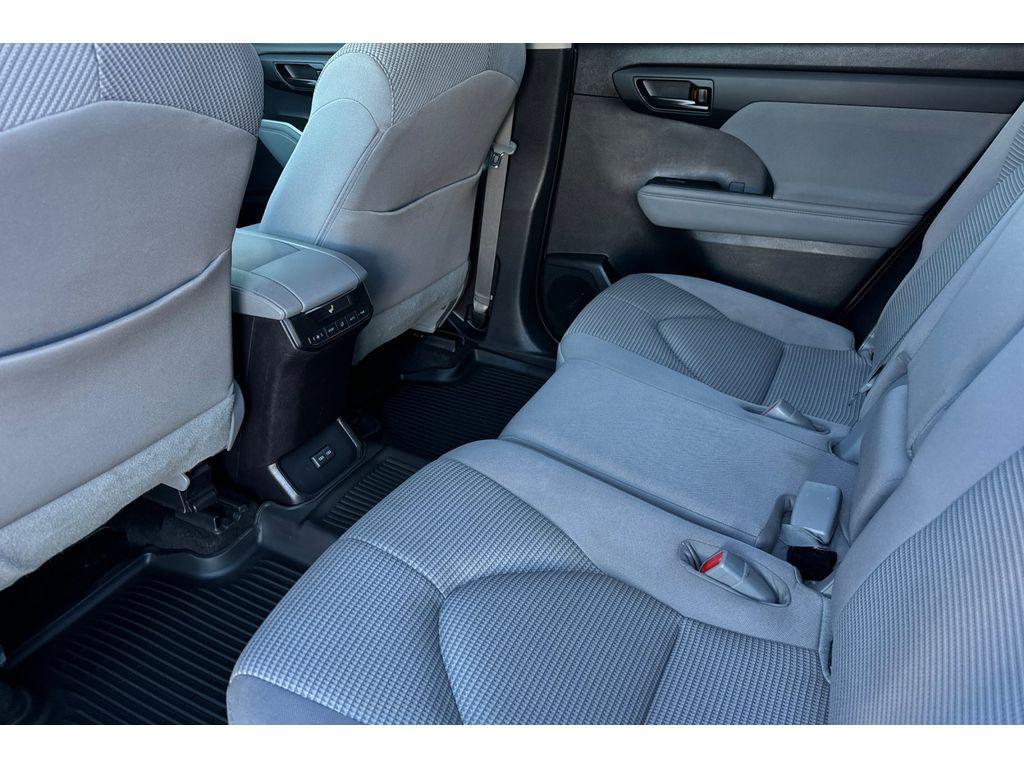 used 2023 Toyota Highlander car, priced at $31,999