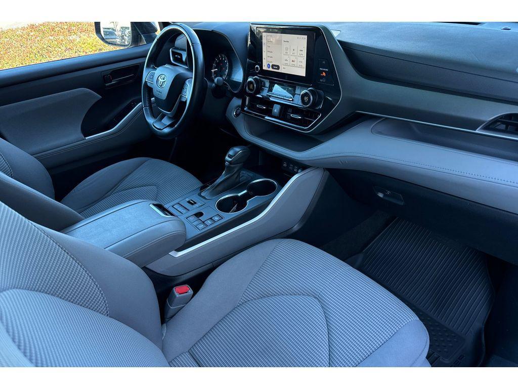 used 2023 Toyota Highlander car, priced at $31,999