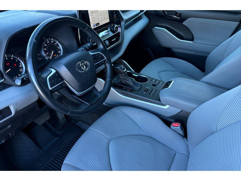 used 2023 Toyota Highlander car, priced at $31,999