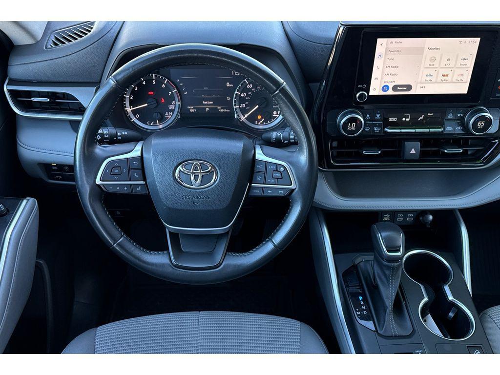 used 2023 Toyota Highlander car, priced at $31,999