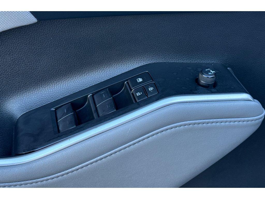 used 2023 Toyota Highlander car, priced at $31,999