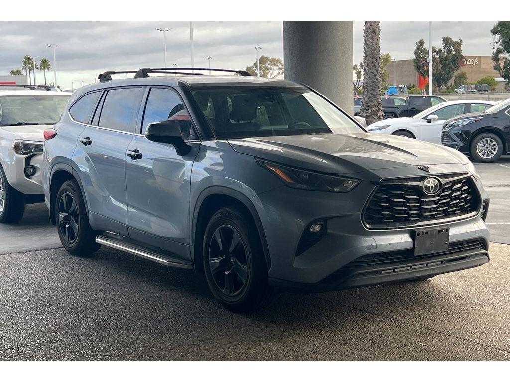 used 2022 Toyota Highlander car, priced at $35,999
