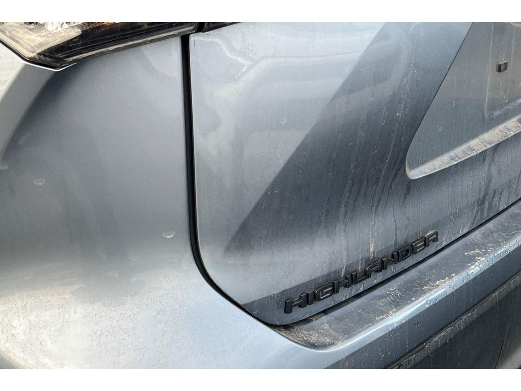 used 2022 Toyota Highlander car, priced at $35,999