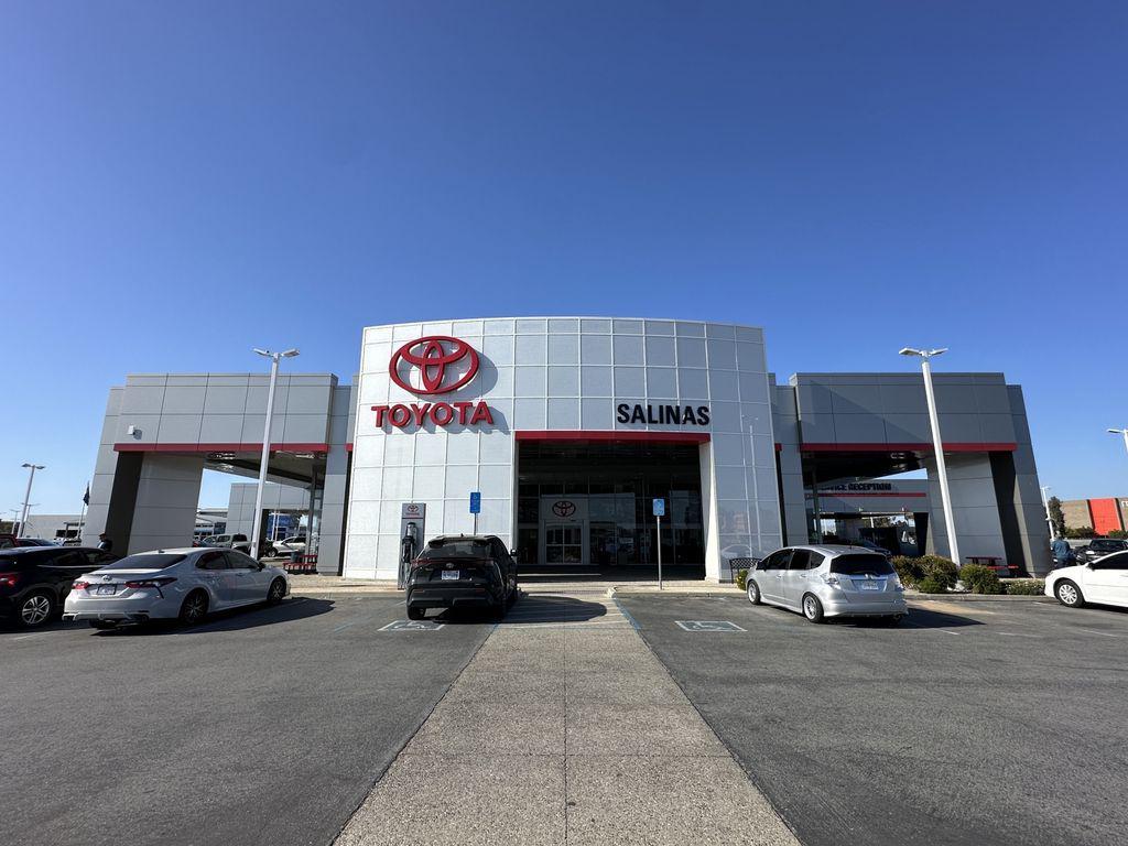 used 2022 Toyota Highlander car, priced at $35,999