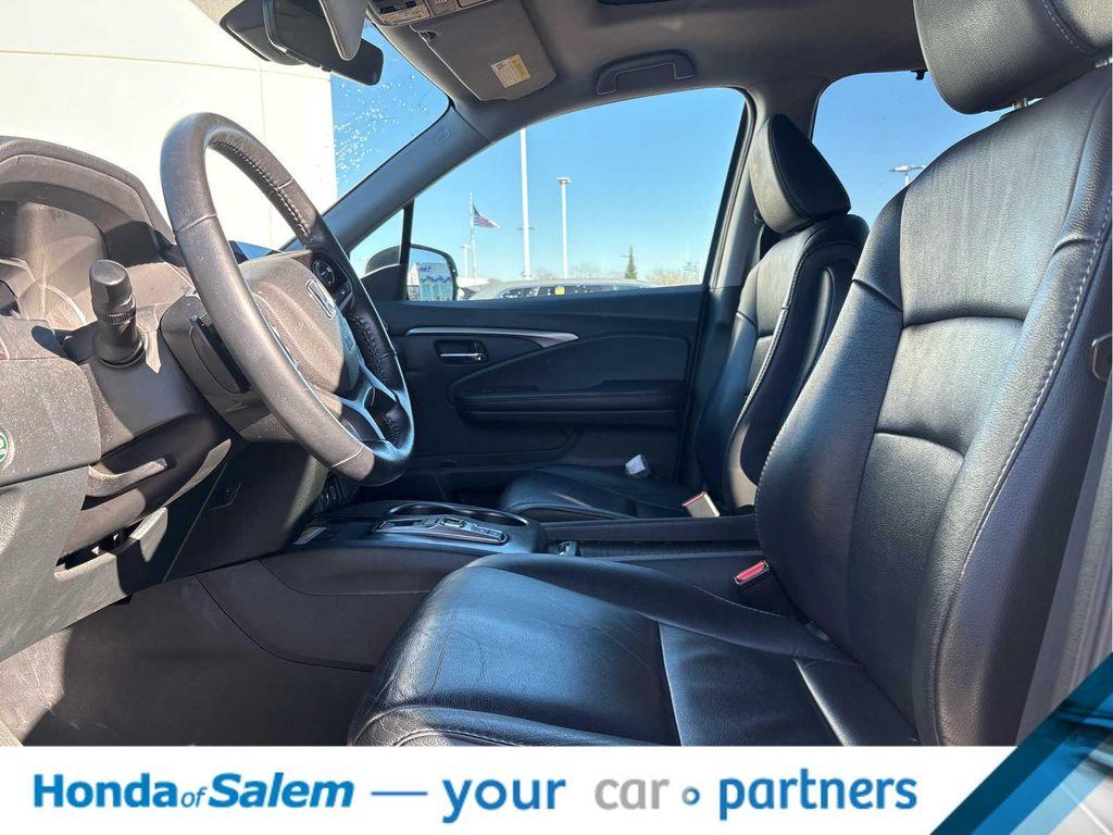 used 2022 Honda Pilot car, priced at $29,995