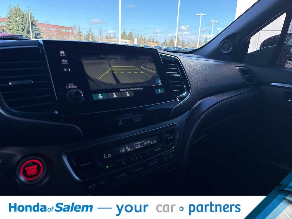 used 2022 Honda Pilot car, priced at $27,995