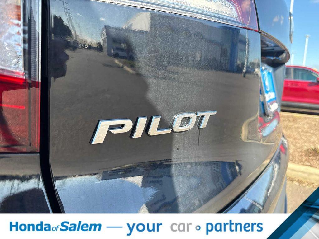 used 2022 Honda Pilot car, priced at $27,995