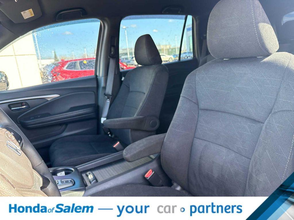 used 2022 Honda Pilot car, priced at $27,995