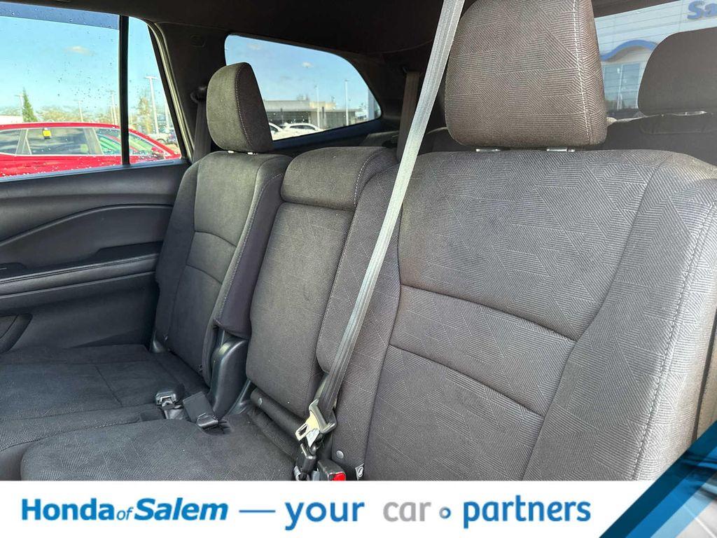 used 2022 Honda Pilot car, priced at $27,995