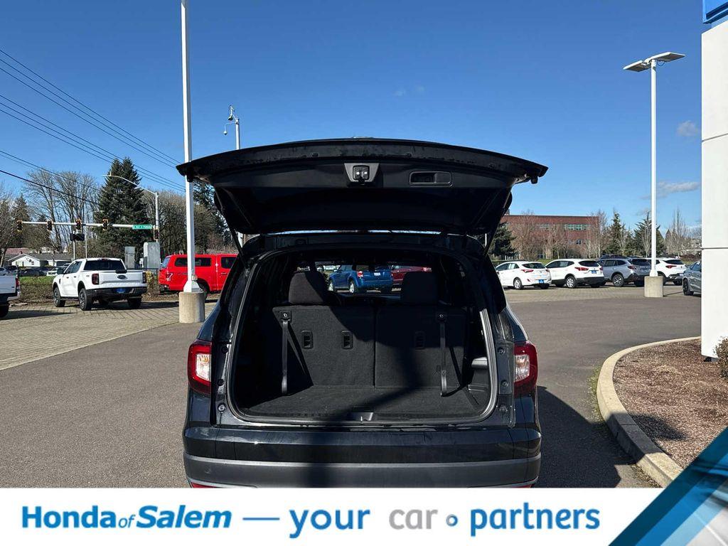 used 2022 Honda Pilot car, priced at $27,995