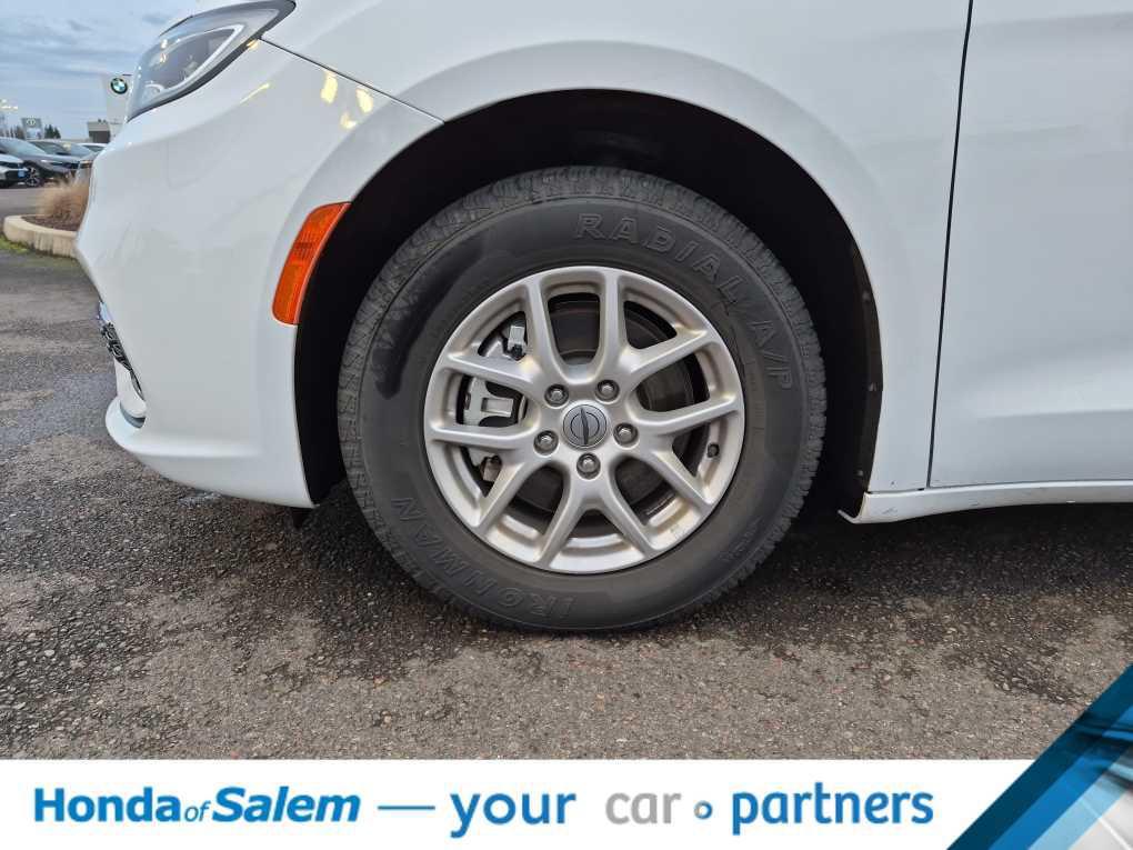 used 2024 Chrysler Pacifica car, priced at $25,888