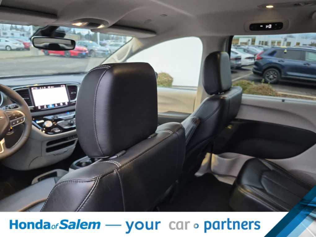used 2024 Chrysler Pacifica car, priced at $25,888