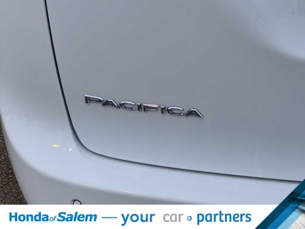 used 2024 Chrysler Pacifica car, priced at $25,888