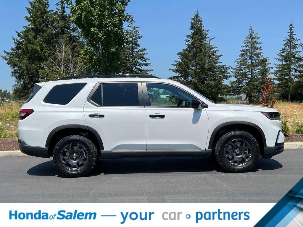 new 2025 Honda Pilot car, priced at $48,722