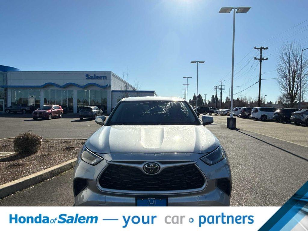 used 2023 Toyota Highlander car, priced at $31,995