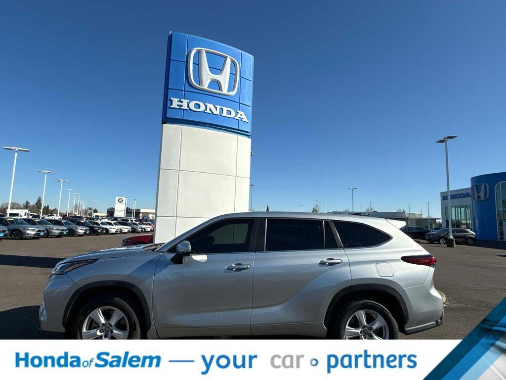 used 2023 Toyota Highlander car, priced at $31,995