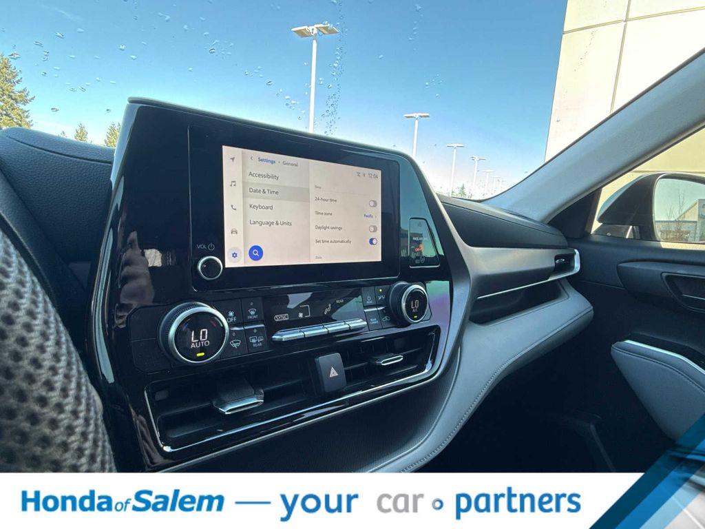 used 2023 Toyota Highlander car, priced at $31,995