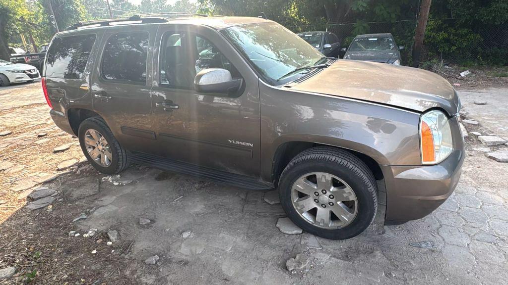 used 2013 GMC Yukon car, priced at $2,950