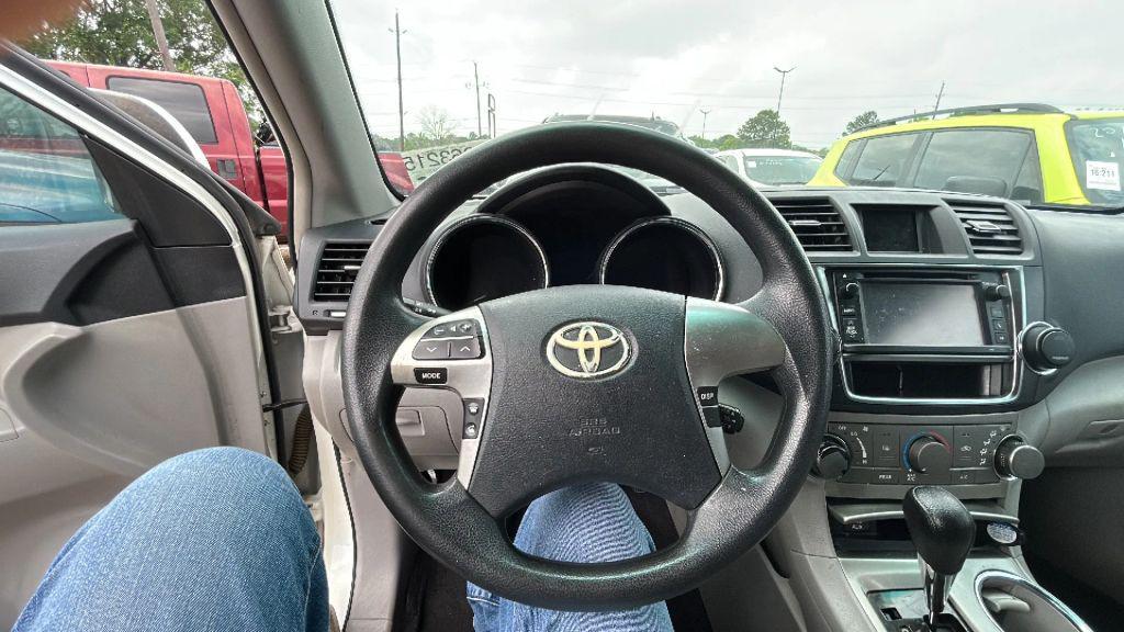 used 2013 Toyota Highlander car, priced at $5,950