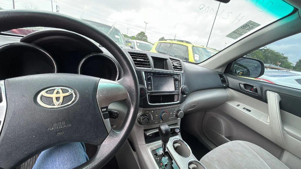 used 2013 Toyota Highlander car, priced at $5,950