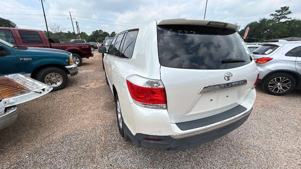 used 2013 Toyota Highlander car, priced at $5,950