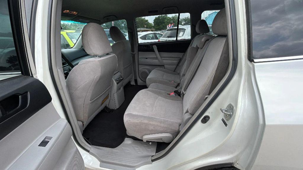 used 2013 Toyota Highlander car, priced at $5,950