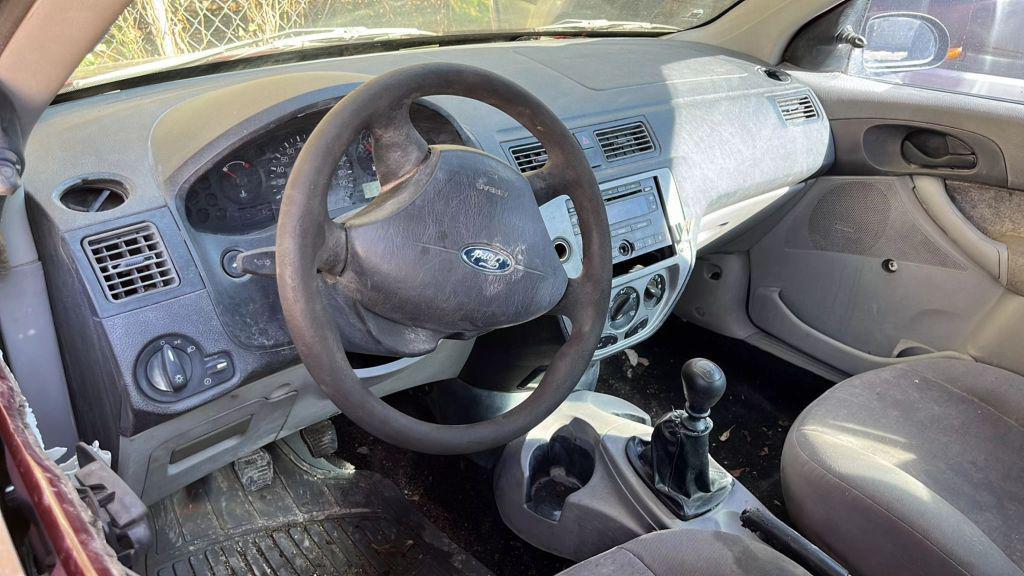 used 2007 Ford Focus car, priced at $900